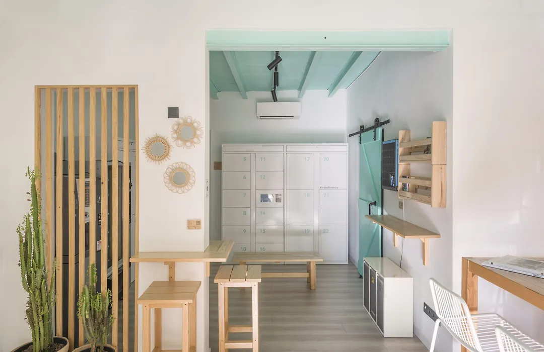 Forenna Hostel (Adults Only)-1