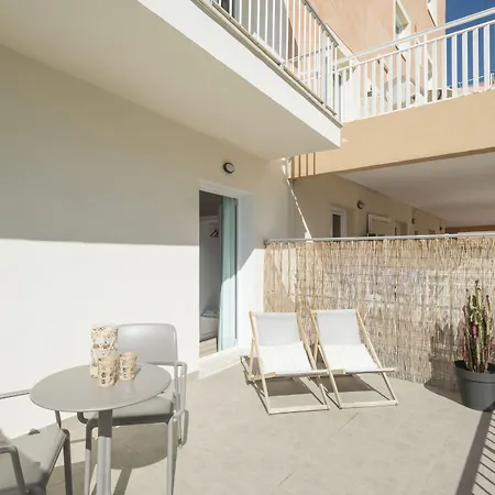Forenna Hostel (Adults Only)-3