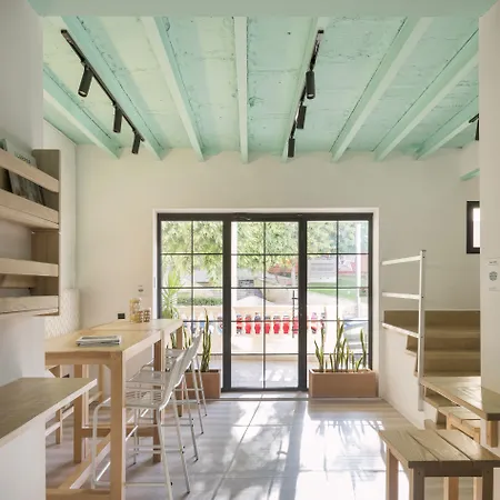 Forenna Hostel (Adults Only)-3