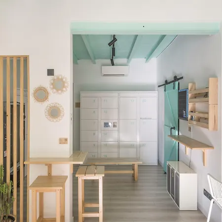 Forenna Hostel (Adults Only)-2